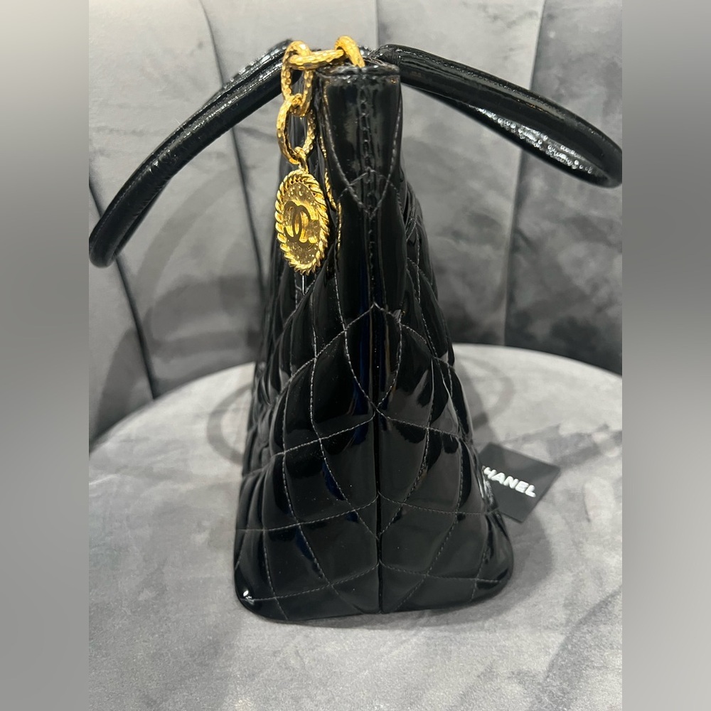 Reserved -Chanel Medallion Tote Patent Black - Picture 12 of 15